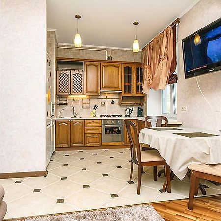 キエフAmazing Two Beds In The Klovskiy Spuskアパートメント エクステリア 写真