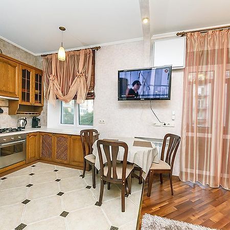 キエフAmazing Two Beds In The Klovskiy Spuskアパートメント エクステリア 写真