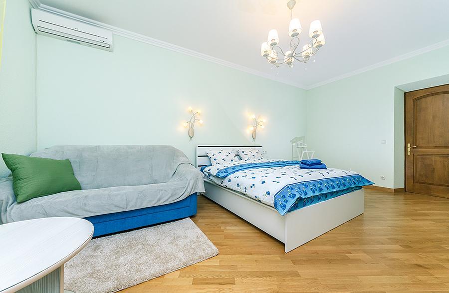 キエフAmazing Two Beds In The Klovskiy Spuskアパートメント エクステリア 写真